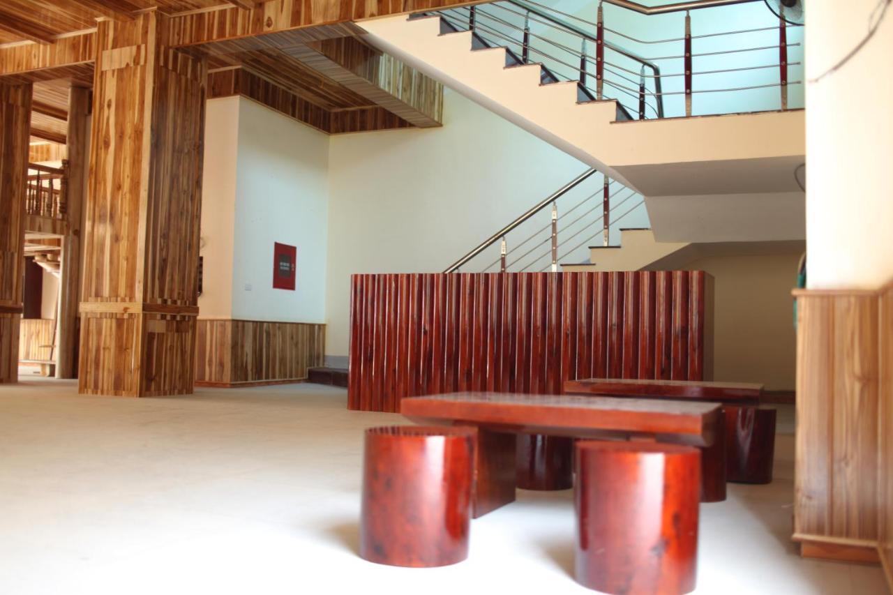 Agri Hotel Diện Biên Phủ Buitenkant foto